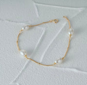 Delicate pearl bracelet