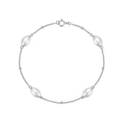 Delicate pearl bracelet