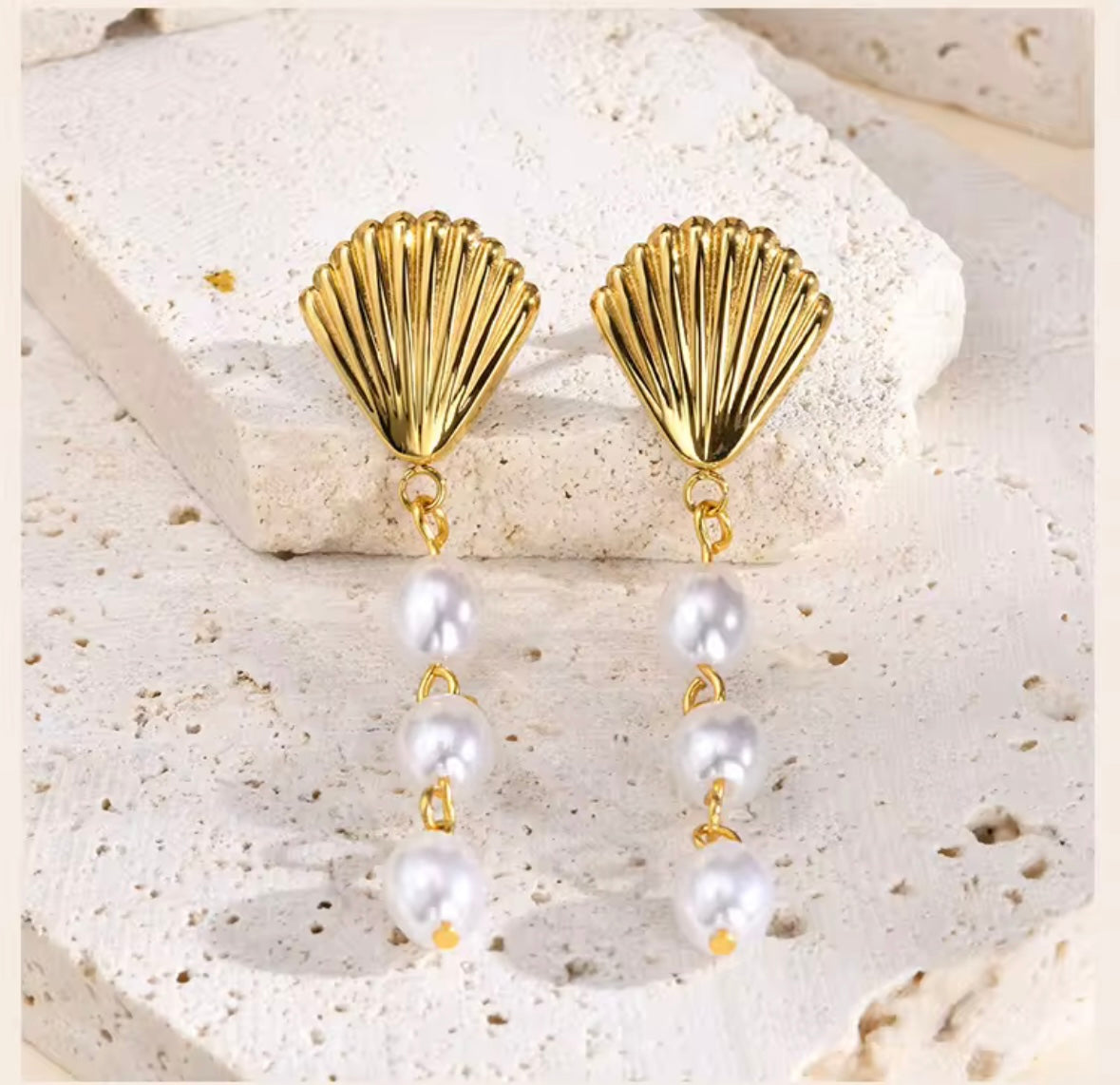 Drop pearl shell earrings