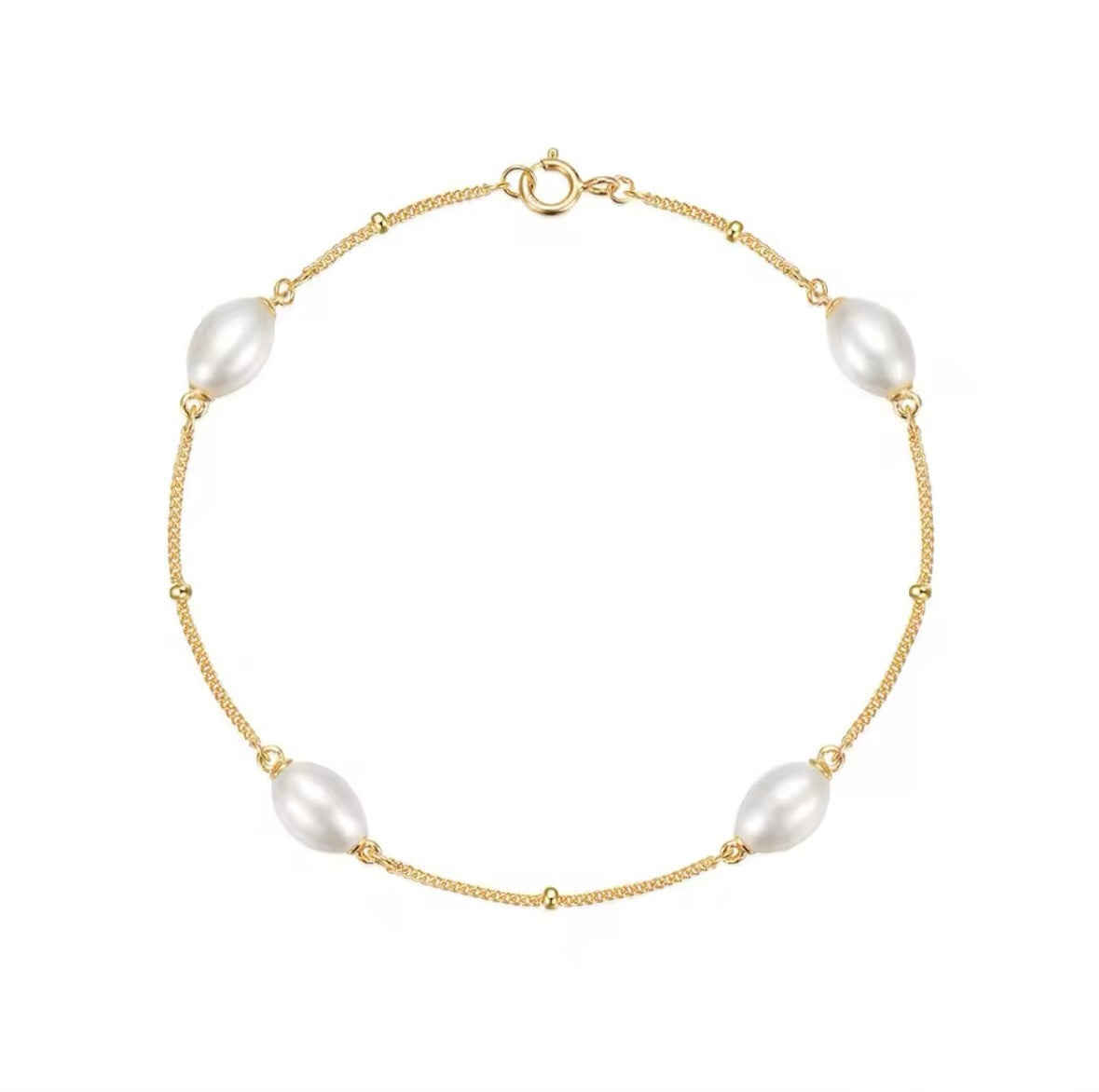 Delicate pearl bracelet